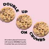 Parliamo dei crumbl cookies, biscotti prodotti dal 2017 dalla catena americana Crumbl (foto della pagina fb "Crumble cookies")